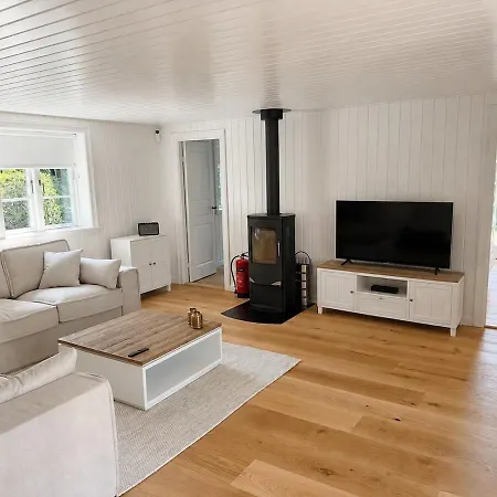 - 5 Bedroom - 650m - Forest 200m - Private & Garden Casa vacanze Hornbæk