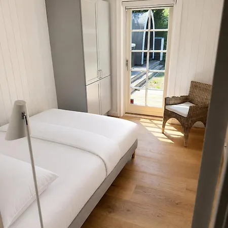 - 5 Bedroom - 650m - Forest 200m - Private & Garden