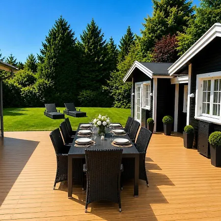 - 5 Bedroom - 650m - Forest 200m - Private & Garden Casa vacanze